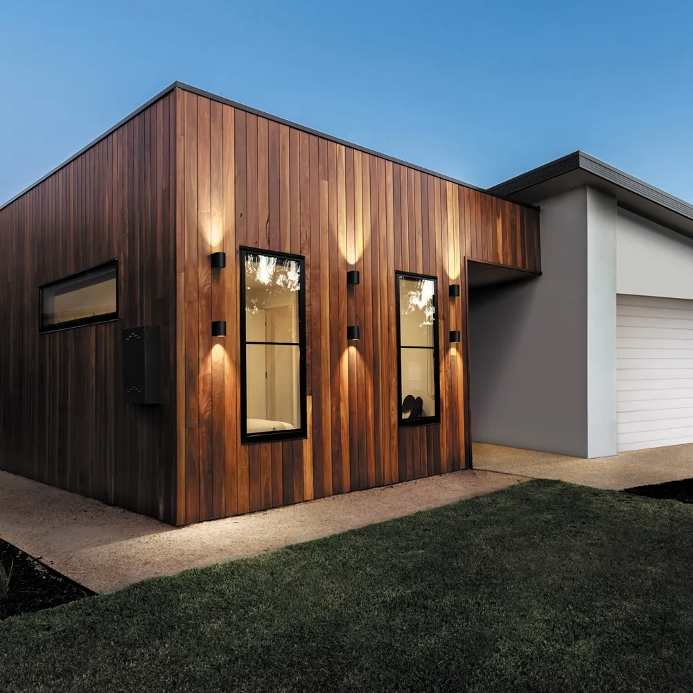 Уличный настенный светильник Outdoor O044WL-01B